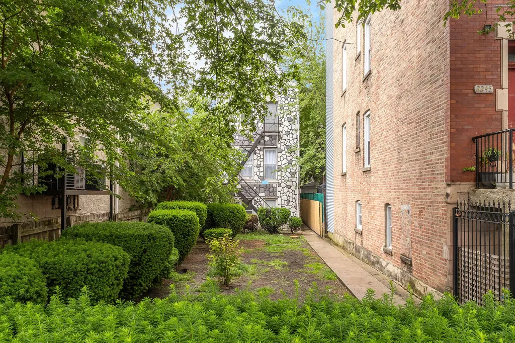 2243 South Sawyer Avenue Chicago IL 60623