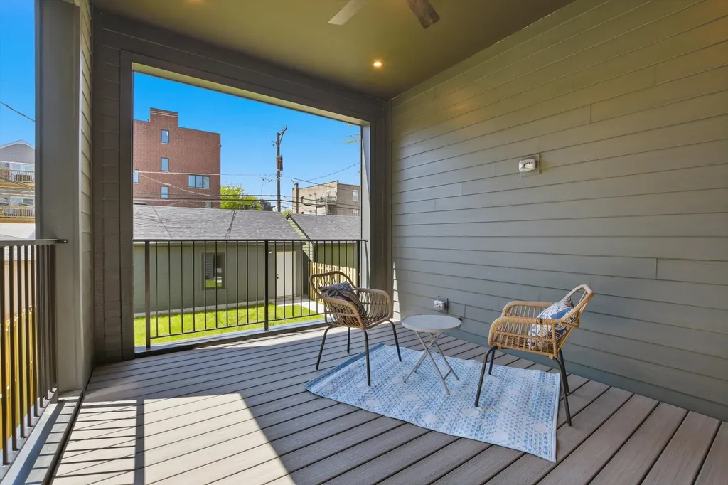 4442 North Greenview Avenue Chicago IL 60640