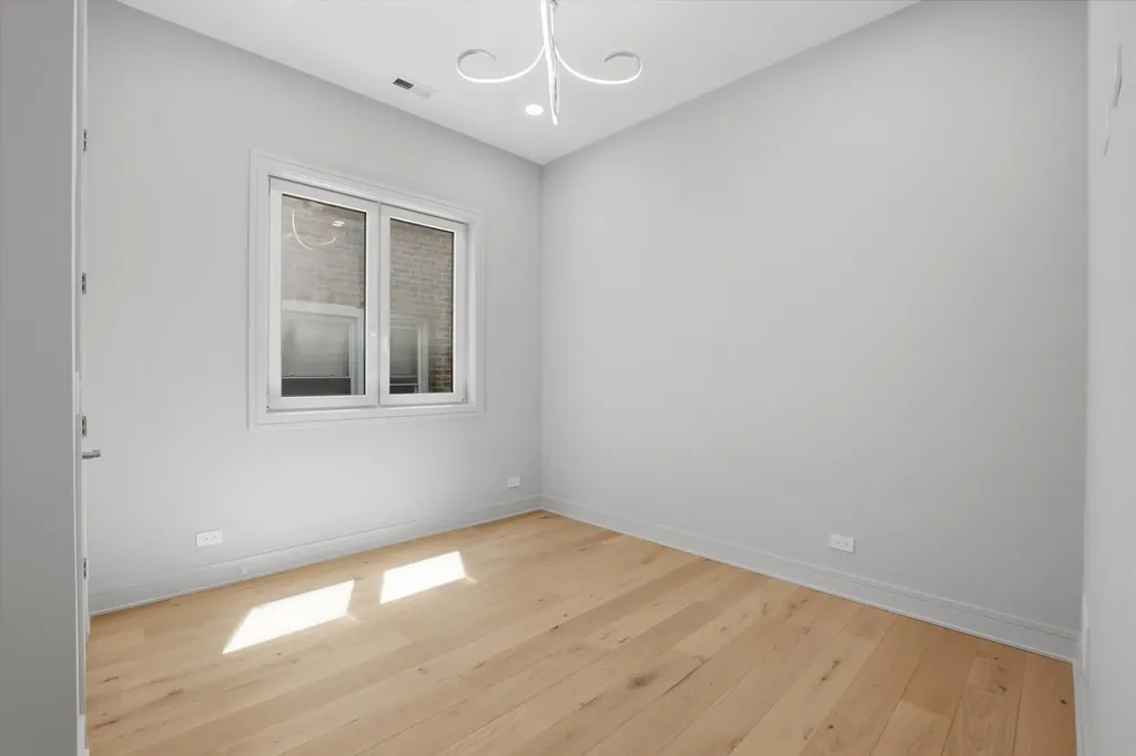 4442 North Greenview Avenue Chicago IL 60640