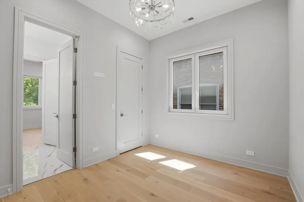 4442 North Greenview Avenue Chicago IL 60640