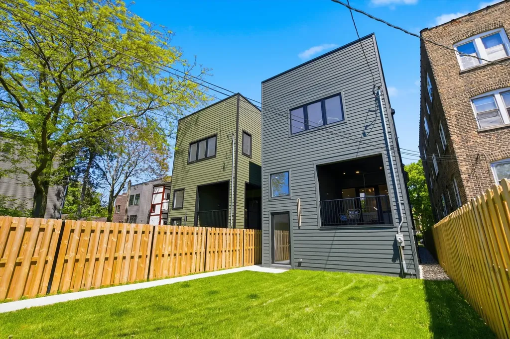 4442 North Greenview Avenue Chicago IL 60640