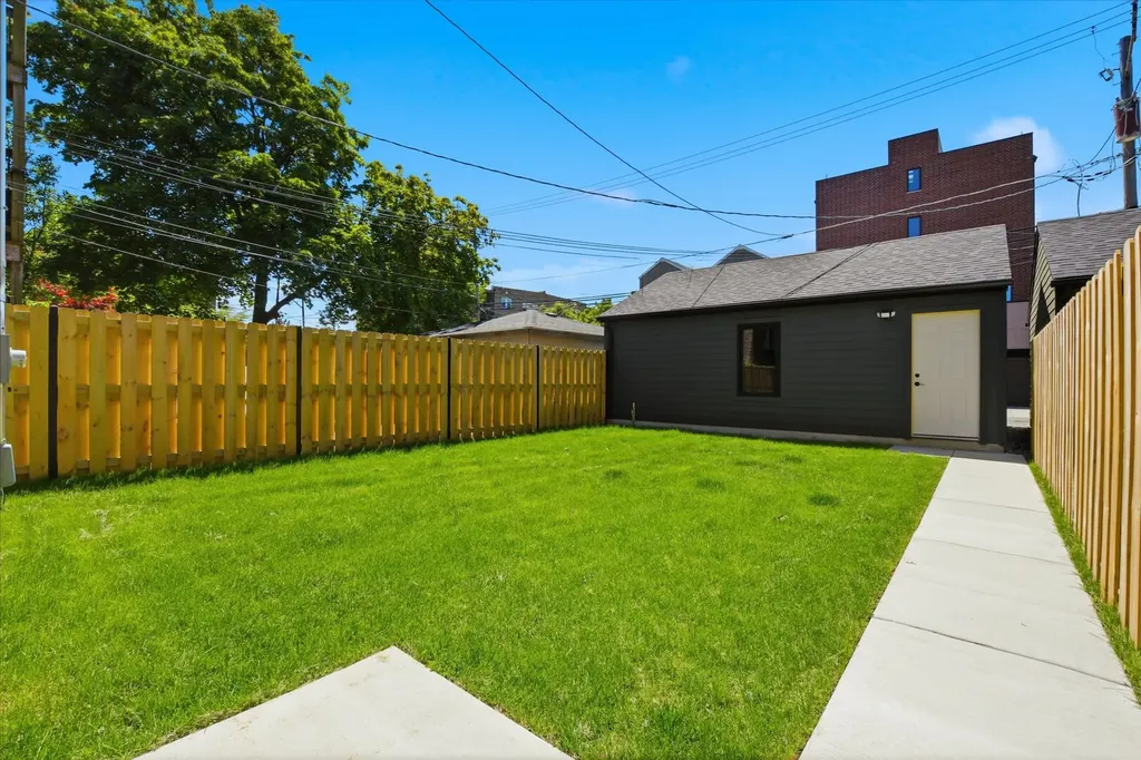 4442 North Greenview Avenue Chicago IL 60640