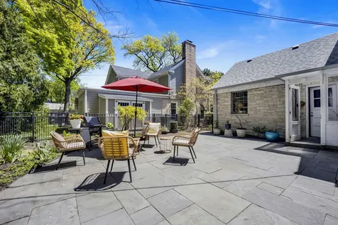 3029 Simpson Street Evanston IL 60201