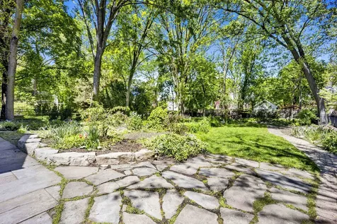 3029 Simpson Street Evanston IL 60201
