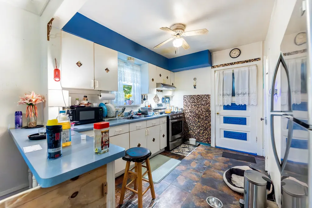 8129 South Cornell Avenue Chicago IL 60617