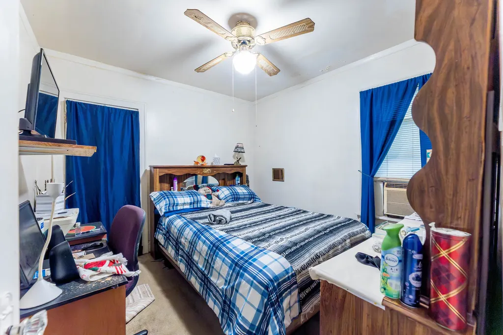 8129 South Cornell Avenue Chicago IL 60617