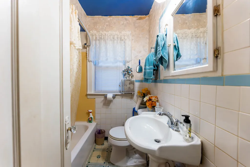 8129 South Cornell Avenue Chicago IL 60617