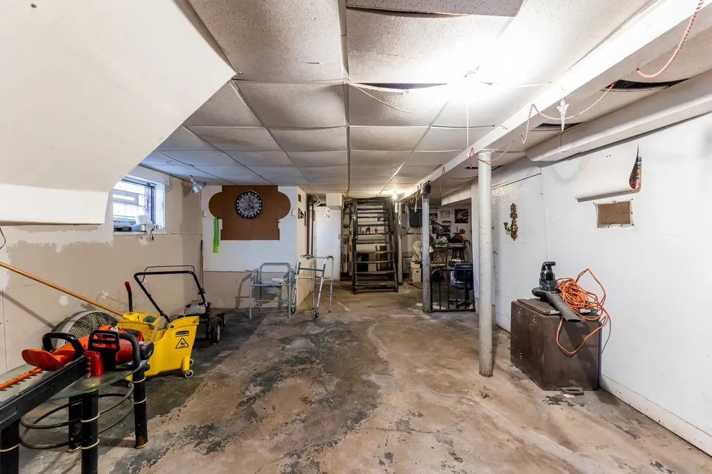 8129 South Cornell Avenue Chicago IL 60617