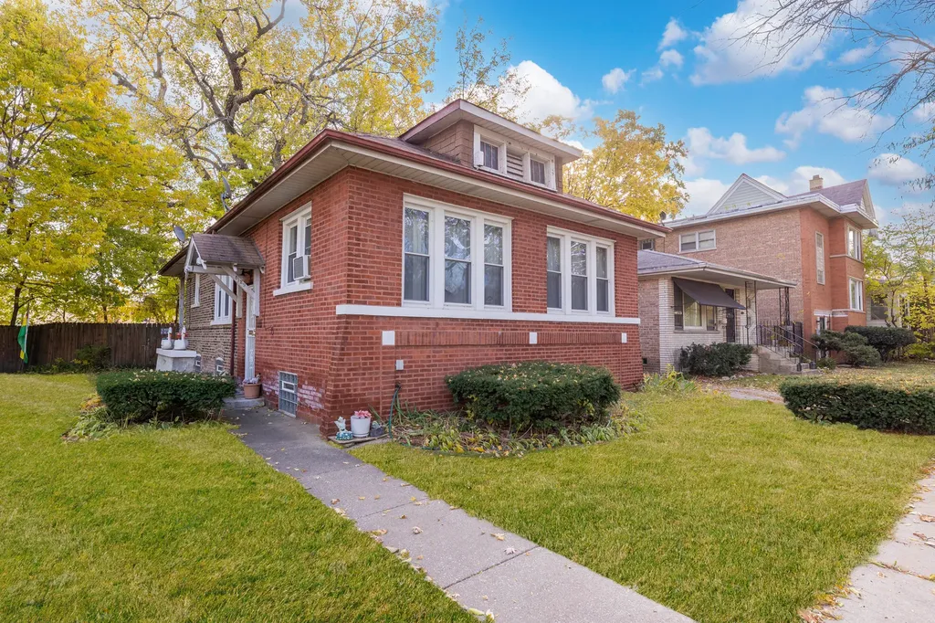 8129 South Cornell Avenue Chicago IL 60617
