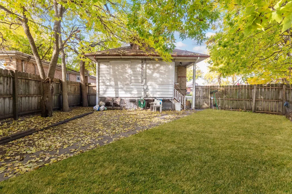 8129 South Cornell Avenue Chicago IL 60617