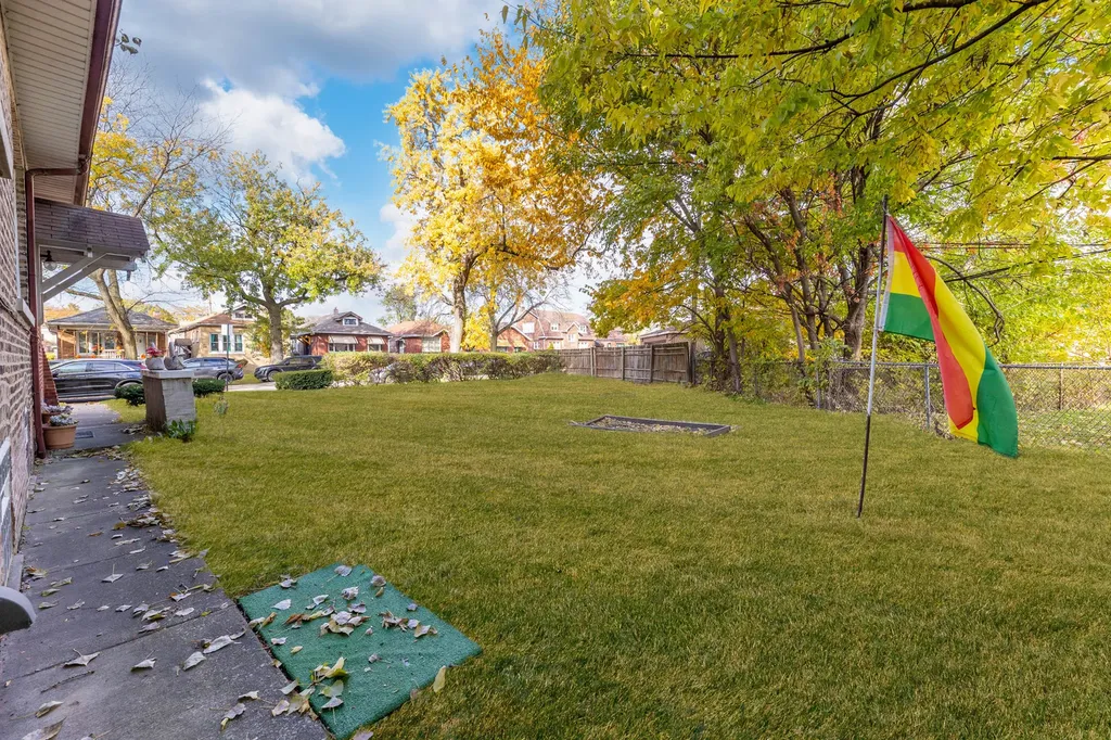 8129 South Cornell Avenue Chicago IL 60617