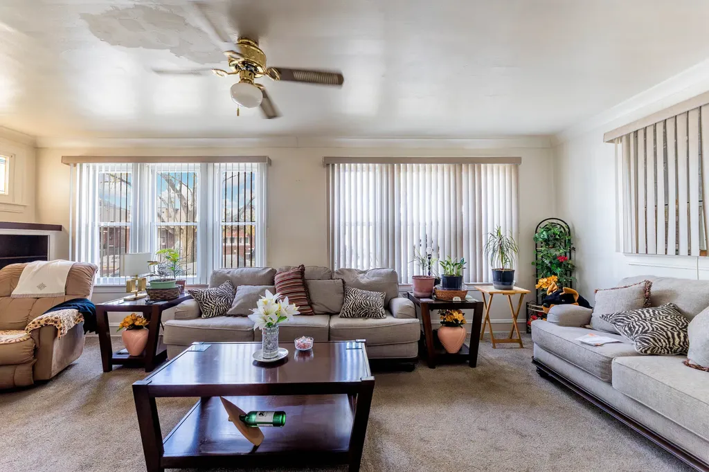 8129 South Cornell Avenue Chicago IL 60617