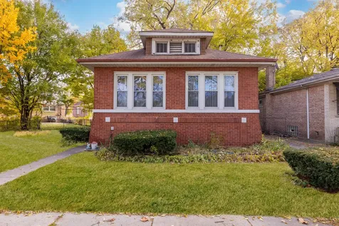 8129 South Cornell Avenue Chicago IL 60617