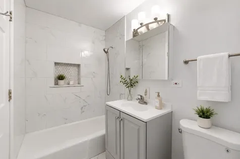 8828 North Leslie Lane Des Plaines IL 60016