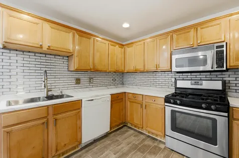 8828 North Leslie Lane Des Plaines IL 60016