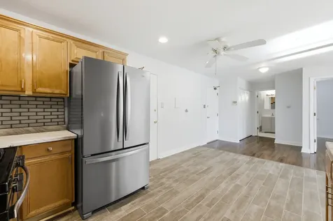 8828 North Leslie Lane Des Plaines IL 60016