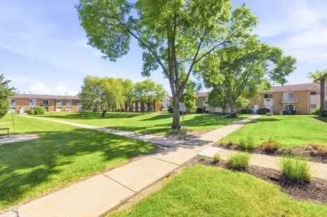 8828 North Leslie Lane Des Plaines IL 60016