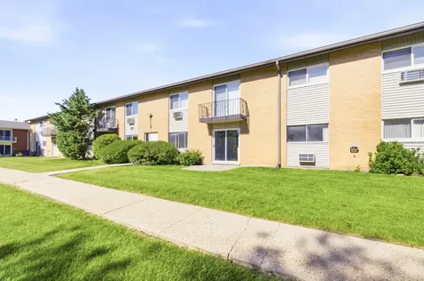 8828 North Leslie Lane Des Plaines IL 60016