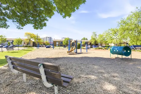 8828 North Leslie Lane Des Plaines IL 60016
