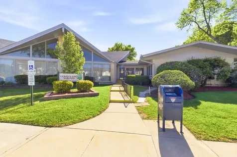 8828 North Leslie Lane Des Plaines IL 60016