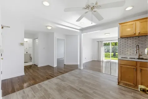 8828 North Leslie Lane Des Plaines IL 60016