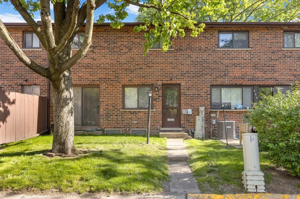 18w266 Knollwood Lane Villa Park IL 60181