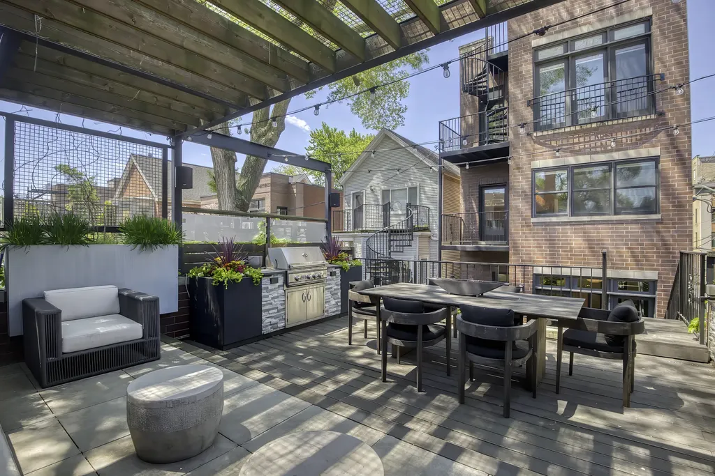 2743 North Dayton Street Chicago IL 60614
