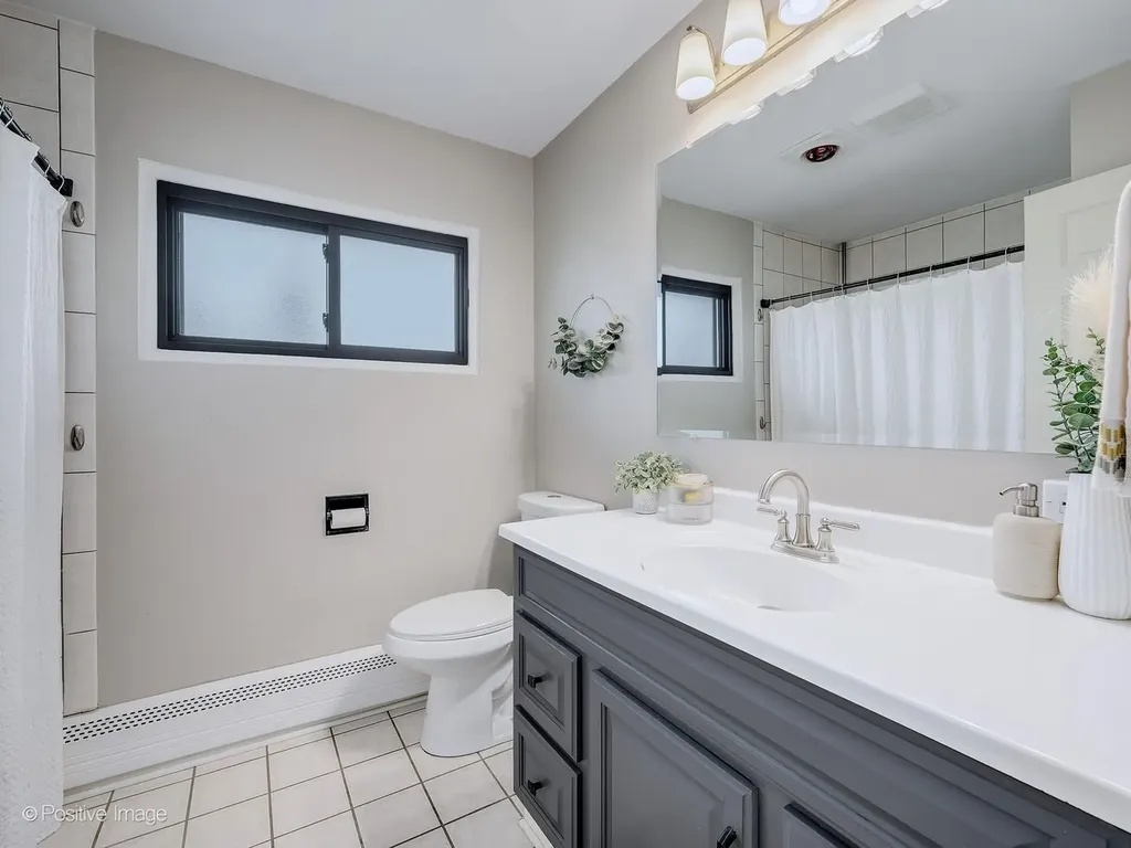 657 West Armitage Avenue Elmhurst IL 60126