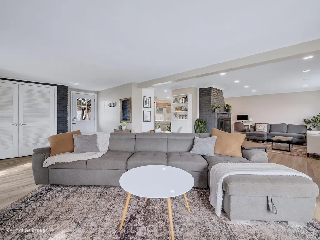 657 West Armitage Avenue Elmhurst IL 60126