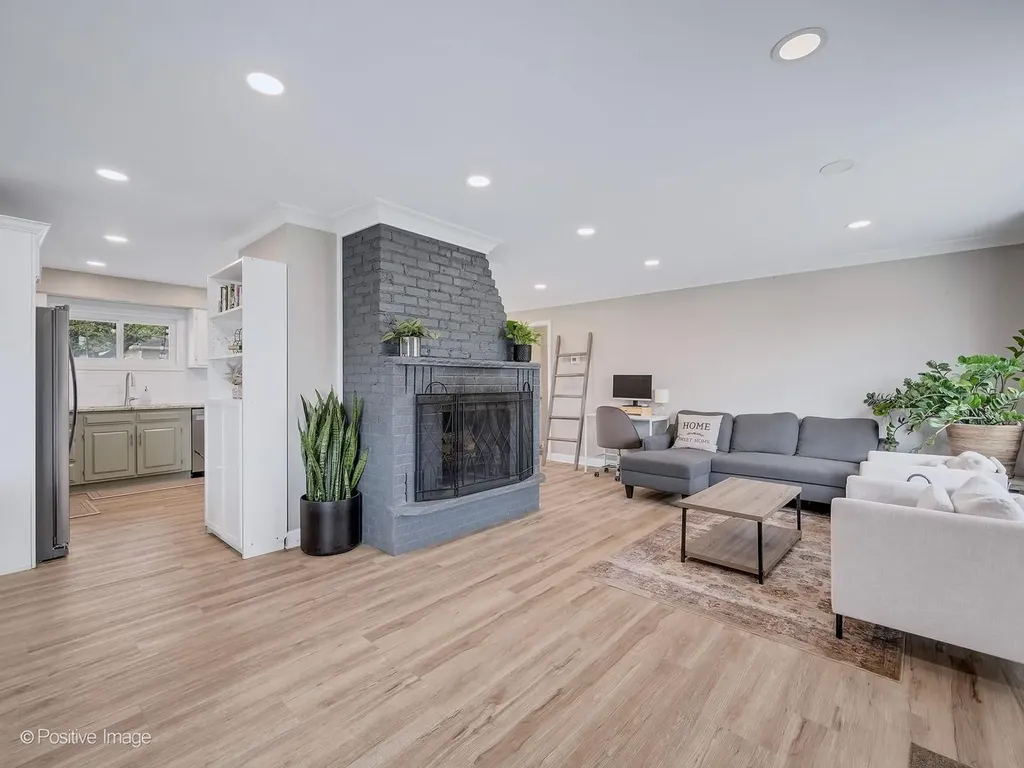 657 West Armitage Avenue Elmhurst IL 60126