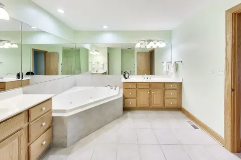 1049 Plantain Court Crystal Lake IL 60014