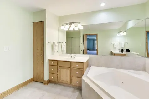 1049 Plantain Court Crystal Lake IL 60014