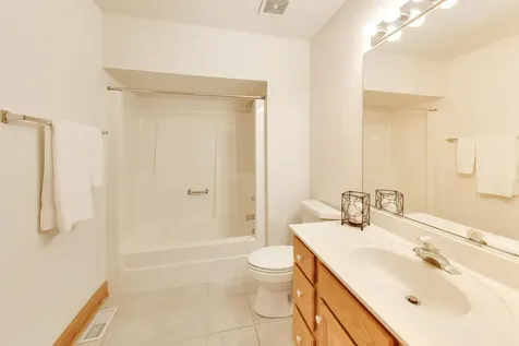 1049 Plantain Court Crystal Lake IL 60014