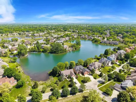 1049 Plantain Court Crystal Lake IL 60014