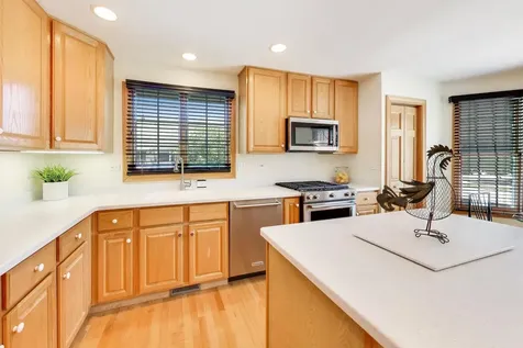 1049 Plantain Court Crystal Lake IL 60014