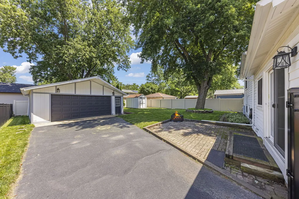122 Grady Drive Bolingbrook IL 60440