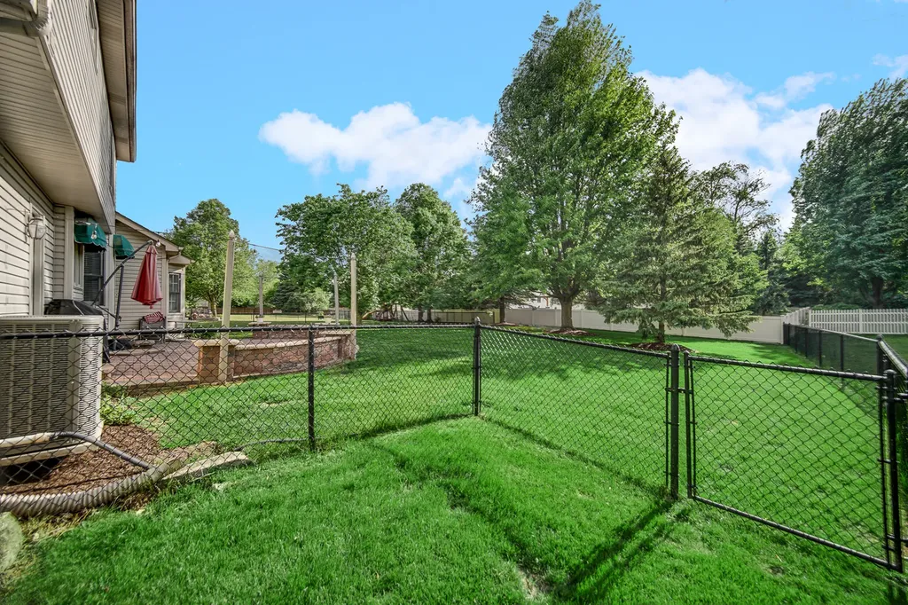 5307 Catclaw Court Naperville IL 60564