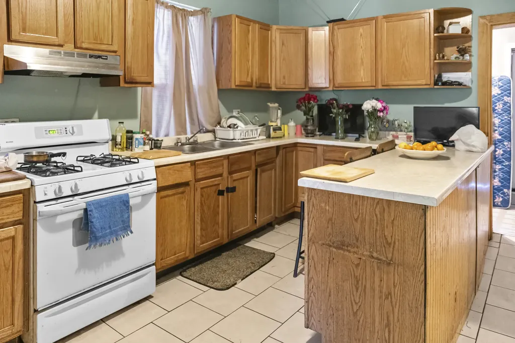 2123 West Cullerton Street Chicago IL 60608
