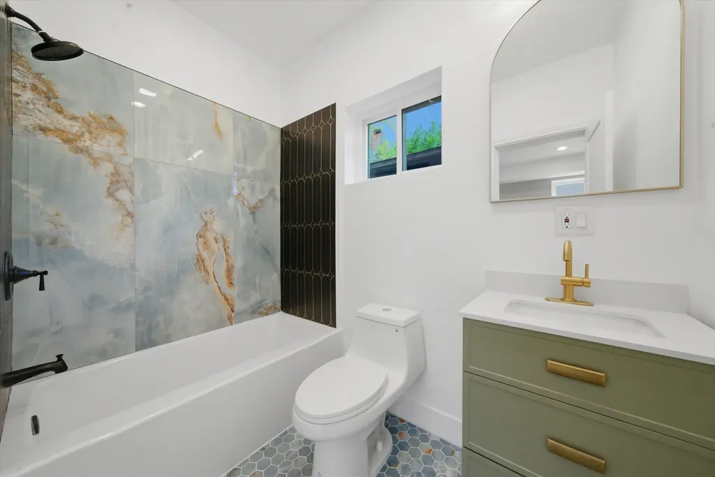 939 North Harding Avenue Chicago IL 60651