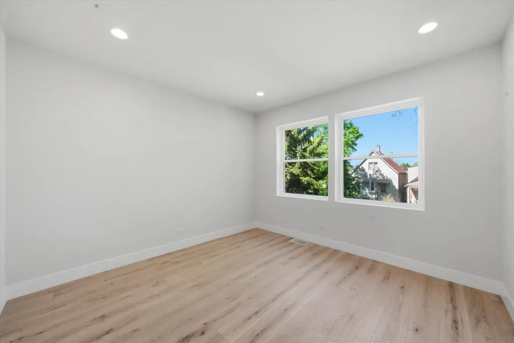 939 North Harding Avenue Chicago IL 60651
