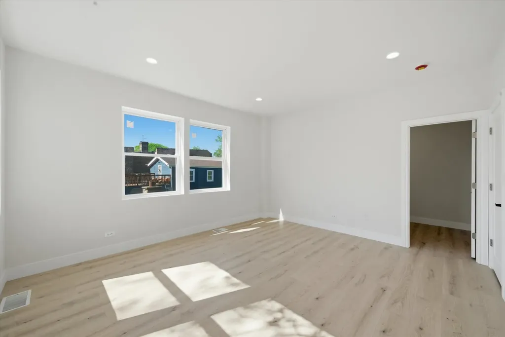 939 North Harding Avenue Chicago IL 60651