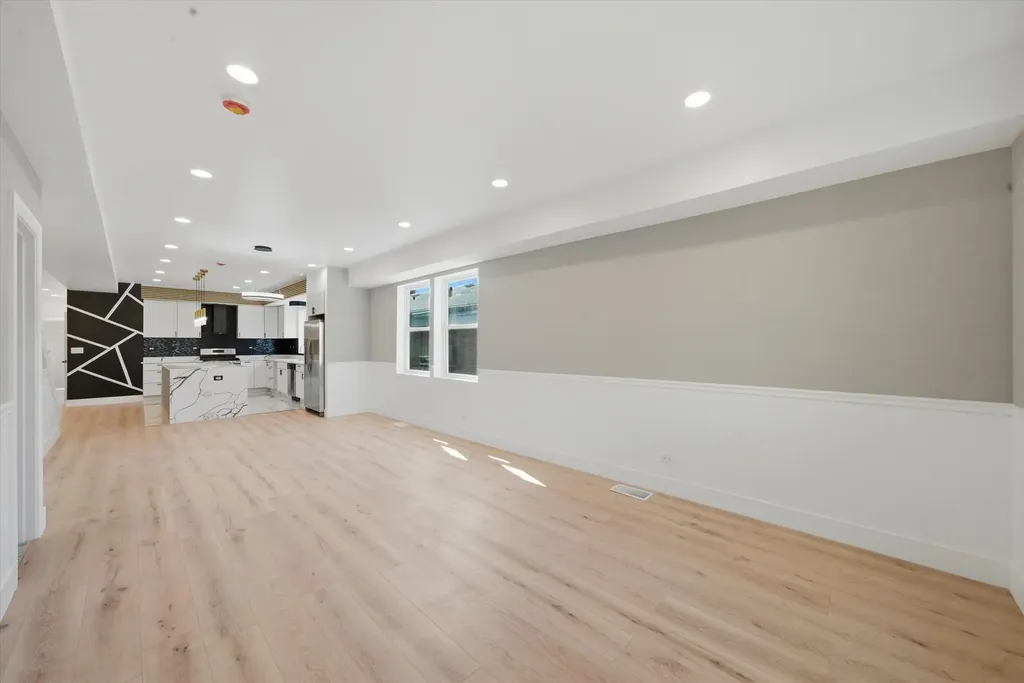 939 North Harding Avenue Chicago IL 60651