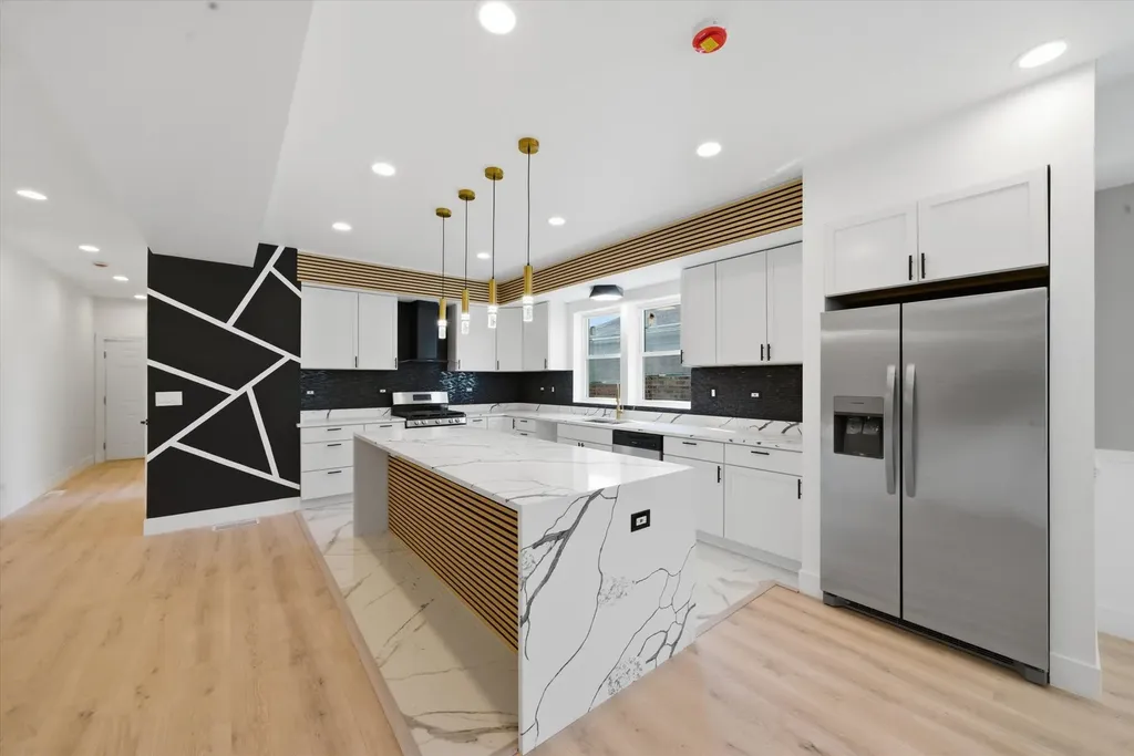 939 North Harding Avenue Chicago IL 60651