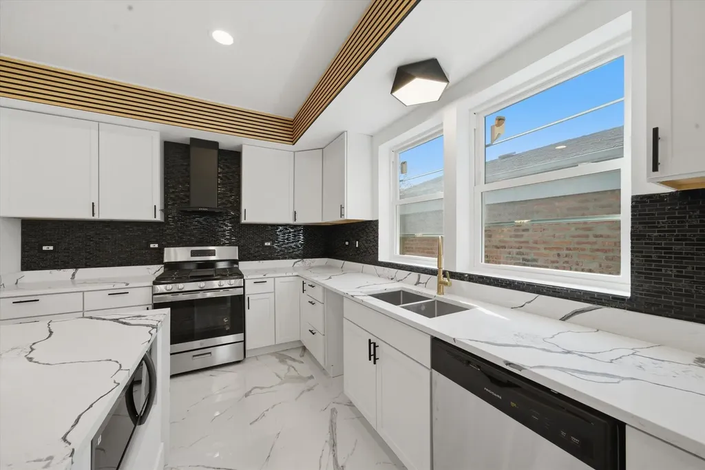 939 North Harding Avenue Chicago IL 60651
