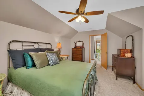 1622 Holiday Drive Lake Holiday IL 60548