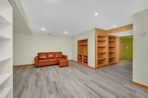 1622 Holiday Drive Lake Holiday IL 60548