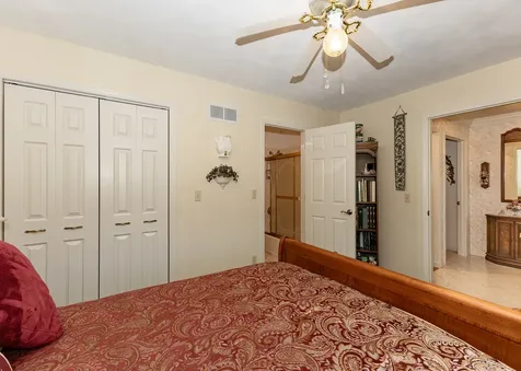 858 45TH Avenue East Moline IL 61244