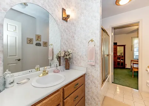 858 45TH Avenue East Moline IL 61244