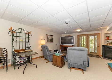 858 45TH Avenue East Moline IL 61244