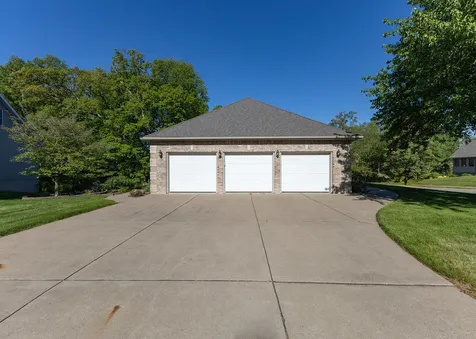 858 45TH Avenue East Moline IL 61244
